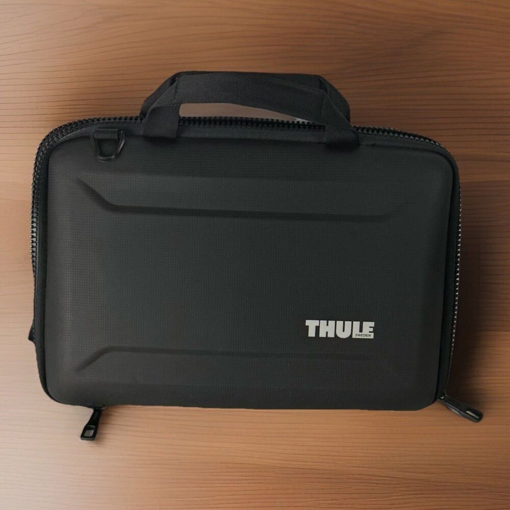 Thule Gauntlet 4 Attaché 14" MacBook Pro Case Black Hard Shell Briefcase